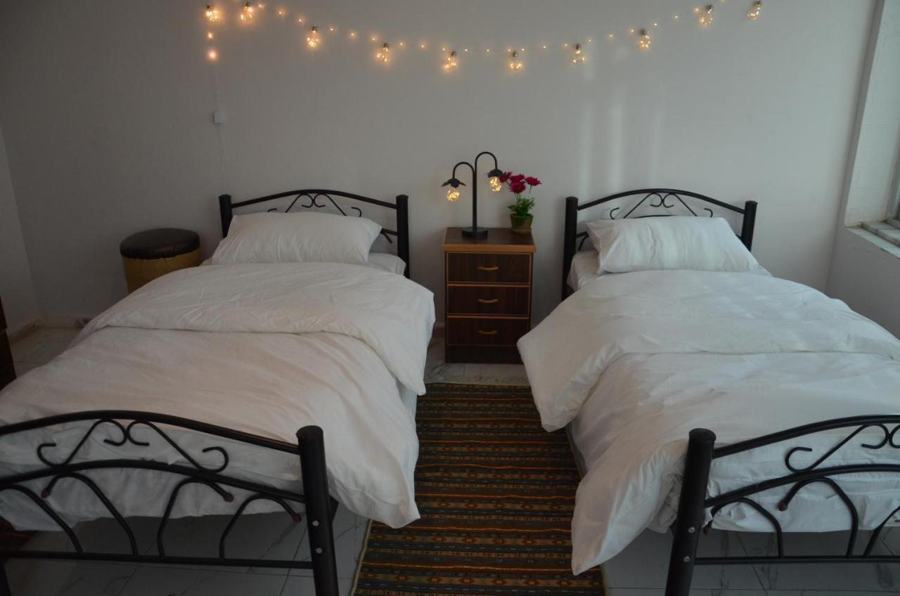 Petra Capsule Hostel Wadi Musa Ngoại thất bức ảnh